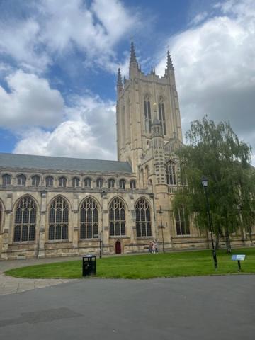 Bury St. Edmunds Central Medieval Grid Unique Home With Gated Parking מראה חיצוני תמונה